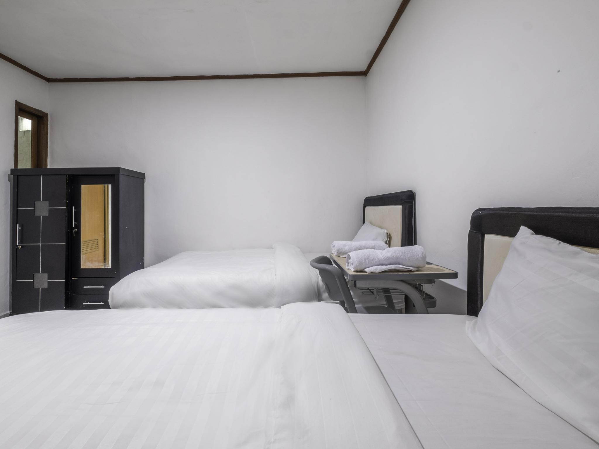 Oyo Life 2391 Baladewa Residence Syariah Karawang Luaran gambar